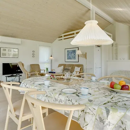 Maybritt - 100m From The Sea By Interhome בית נופש *