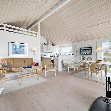 Maybritt - 100m From The Sea By Interhome אוטרופ